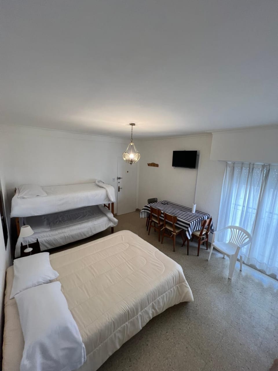 Communal lounge/ TV room, Bed, TV and multimedia, Living room, Photo of the whole room, Seating area, Dining area, Evening entertainment, Bedroom