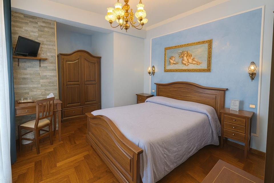 Bed, TV and multimedia, Photo of the whole room, Bedroom, wardrobe