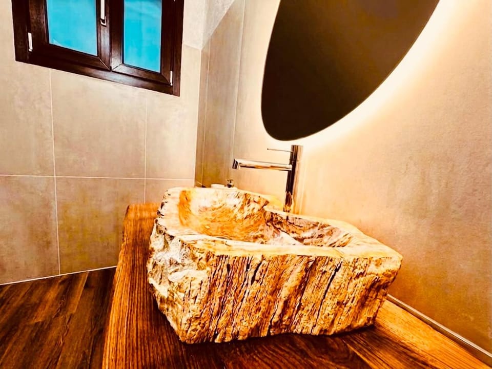 Bathroom, Decorative detail