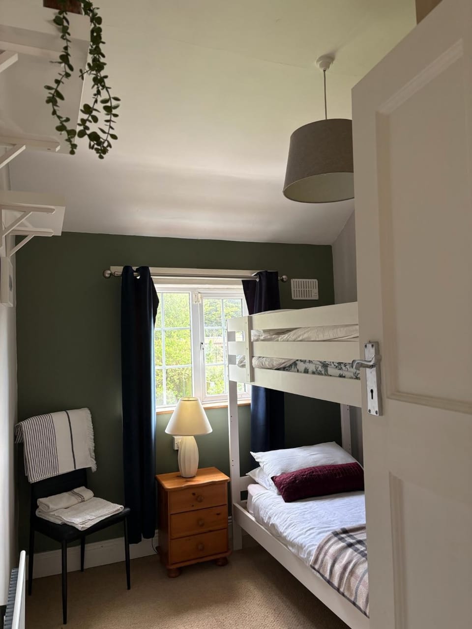 2 Bed house 15 mins City and Airport Full kitchen Newly decorated bedroom Private Parking House in Dublin