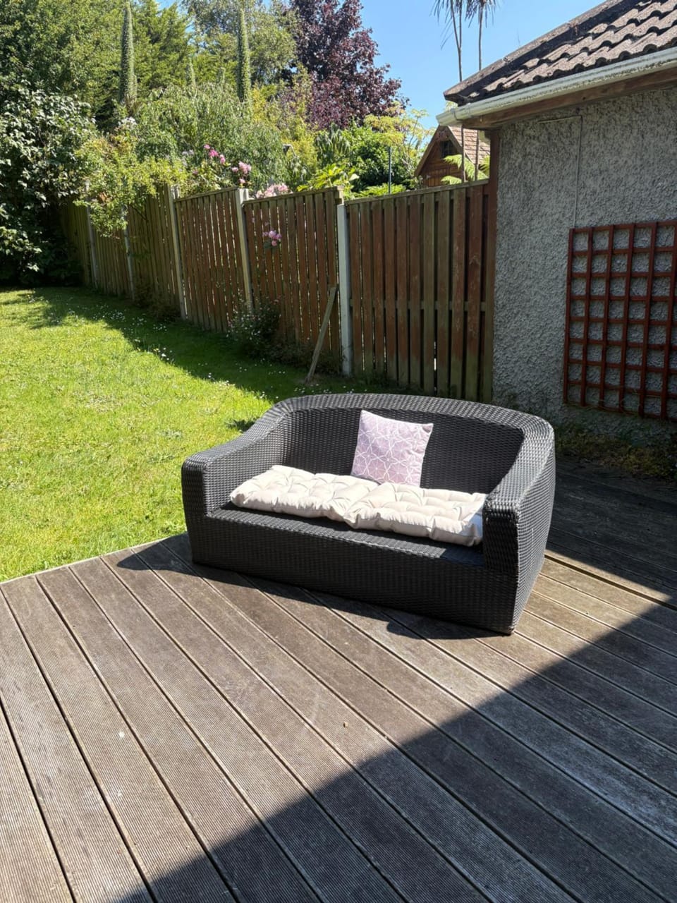 2 Bed house 15 mins City and Airport Full kitchen Newly decorated bedroom Private Parking House in Dublin