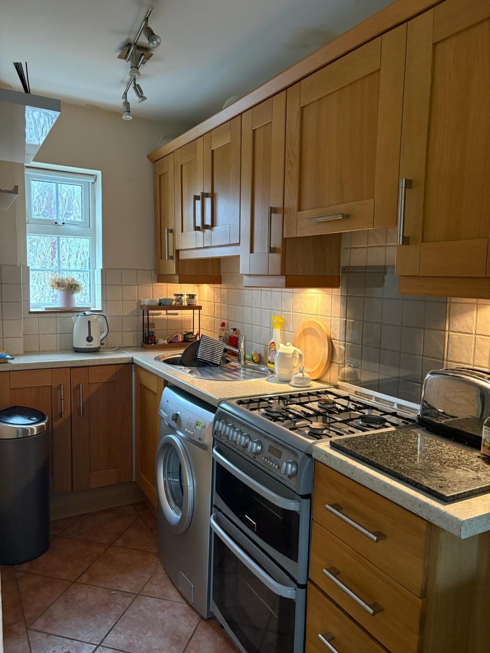 2 Bed house 15 mins City and Airport Full kitchen Newly decorated bedroom Private Parking House in Dublin