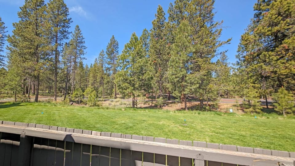 Abbot House Condo 4 with SHARC Passes House in Sunriver