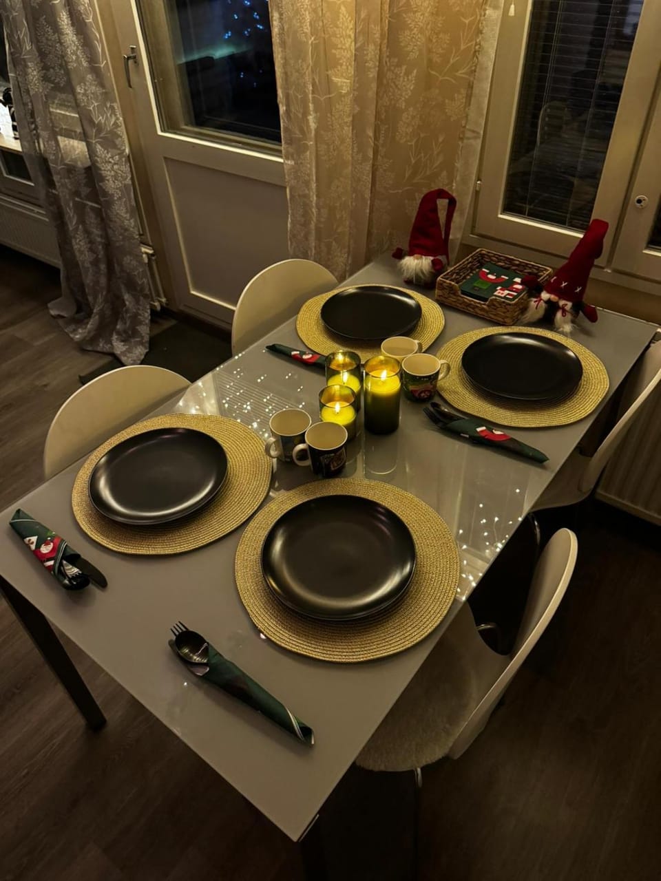 Food and drinks, Dining area, Food
