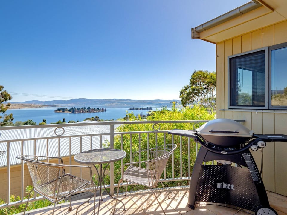 Patio, BBQ facilities, View (from property/room), Balcony/Terrace, Lake view