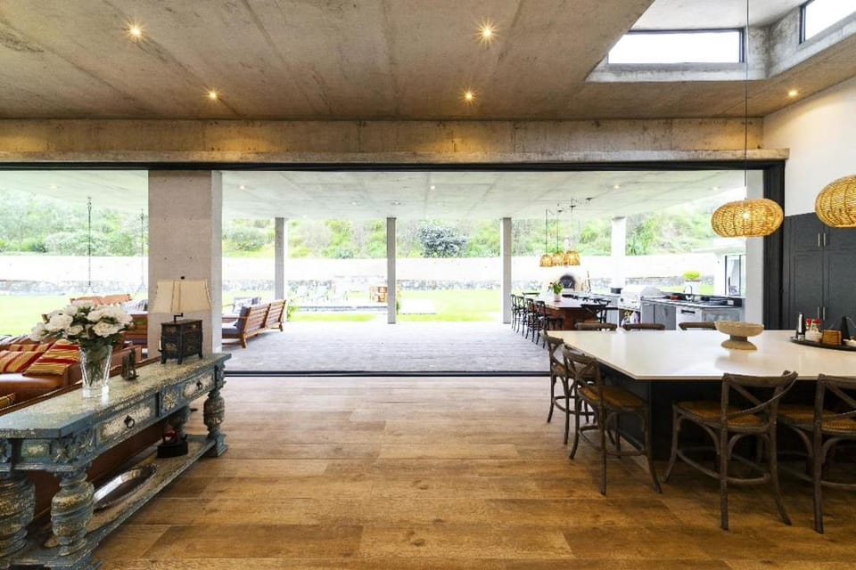 Living room, Dining area