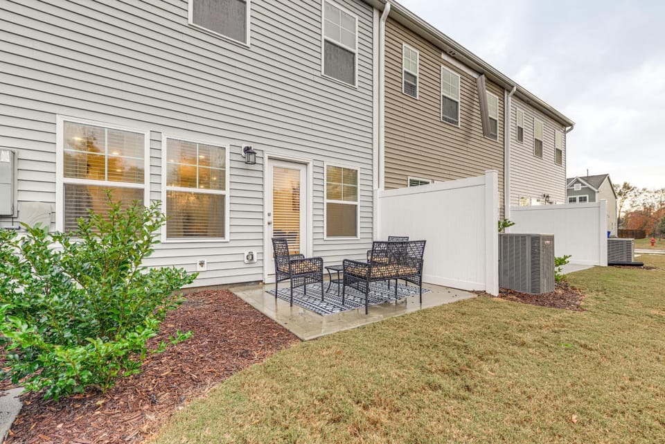 Private Patio! Sleek & Stylish Smithfield Townhome House in North Carolina