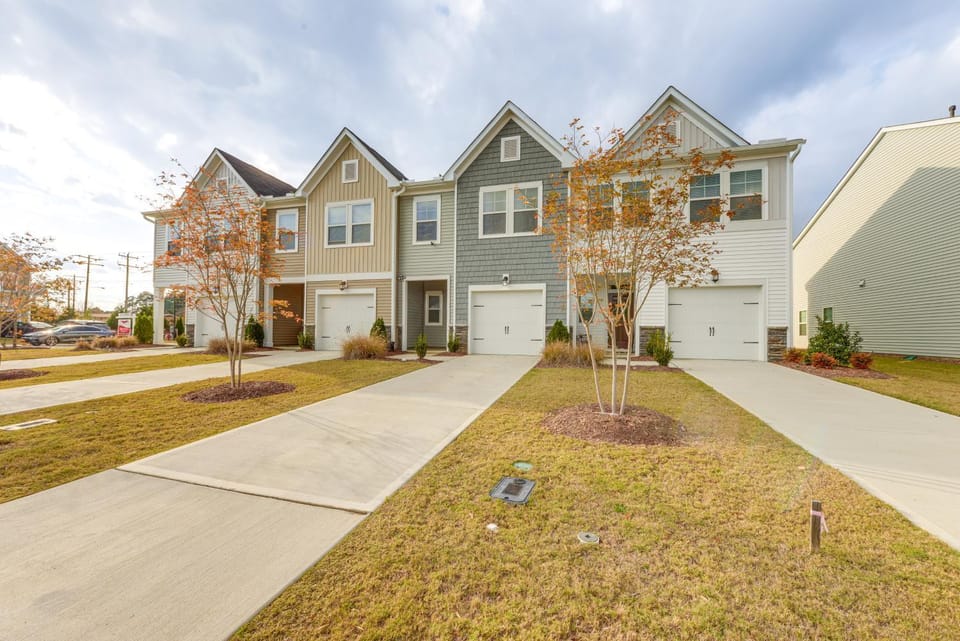 Private Patio! Sleek & Stylish Smithfield Townhome House in North Carolina