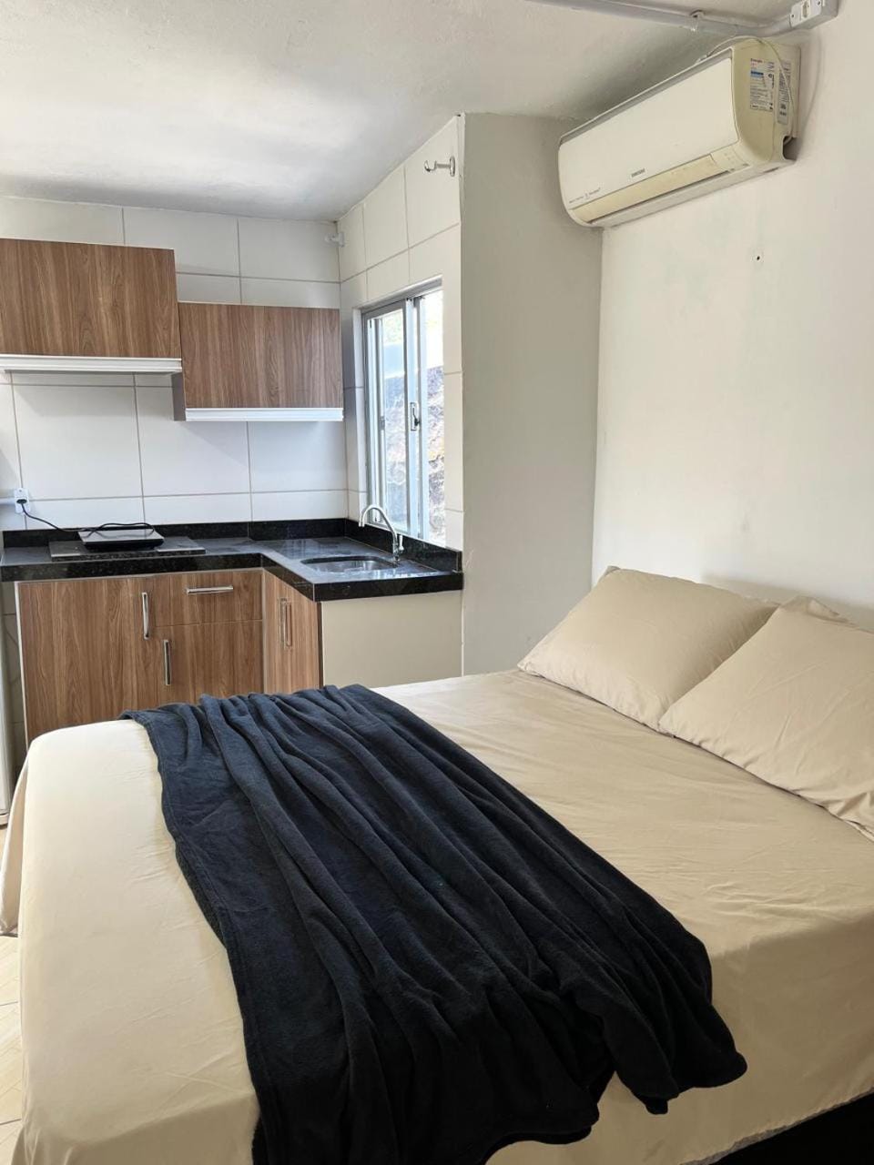 Bed, Photo of the whole room, air conditioner