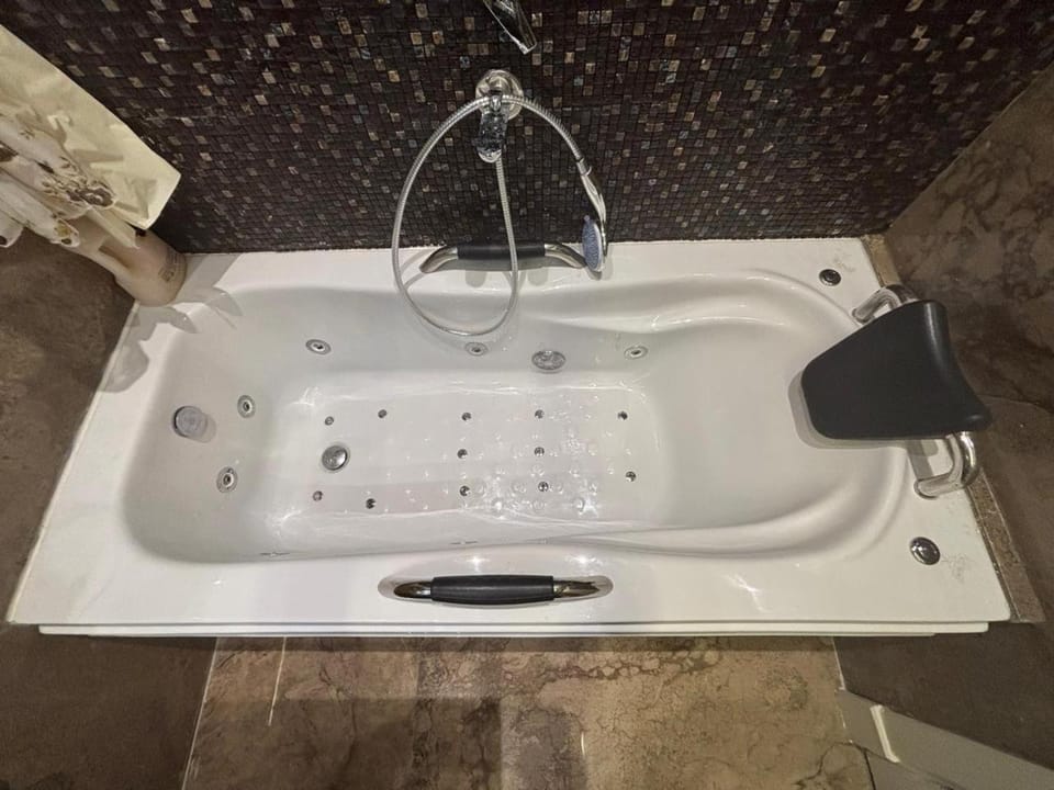 Hot Tub, Bathroom, Spa and wellness centre/facilities, Bath