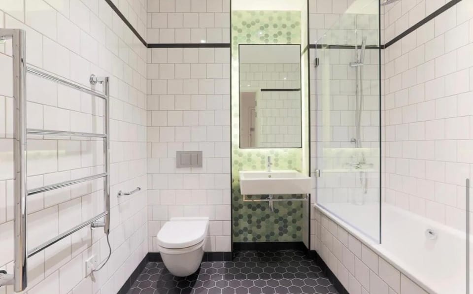 En-suite Room LUXURIOUS 2 bed Flatshare Vacation rental in London