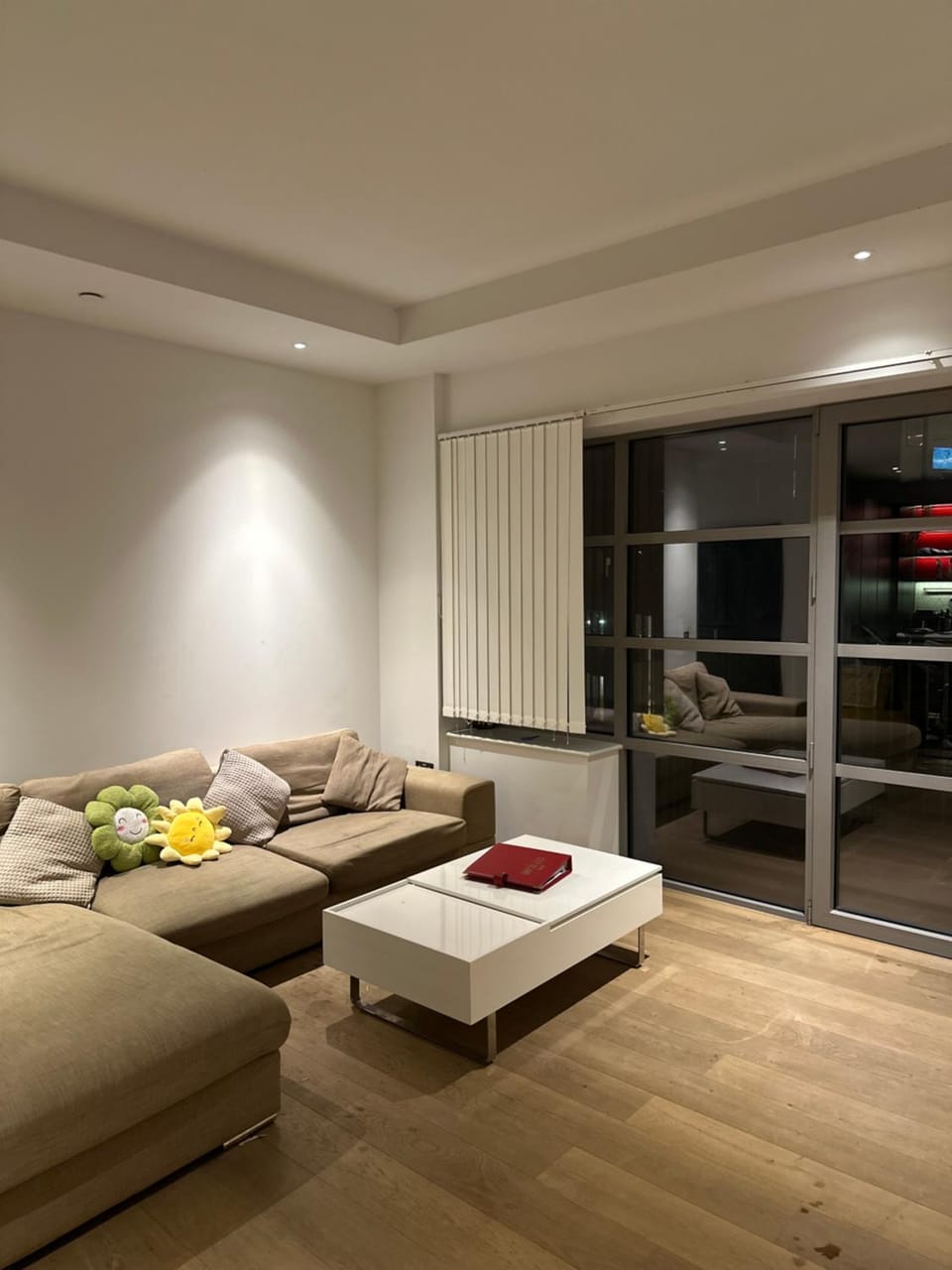 En-suite Room LUXURIOUS 2 bed Flatshare Vacation rental in London