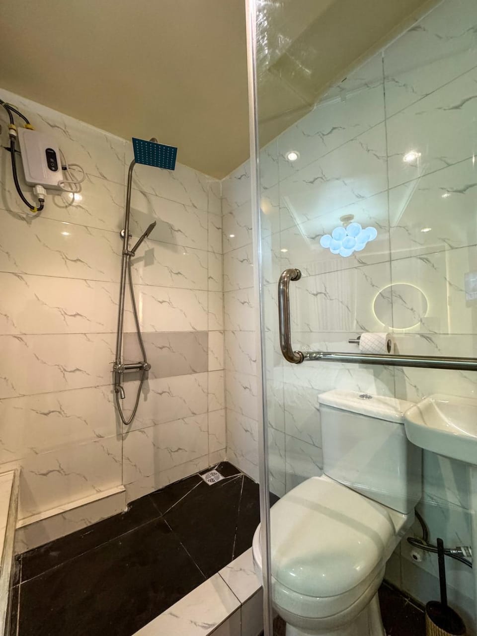 Shower, Toilet, Bathroom