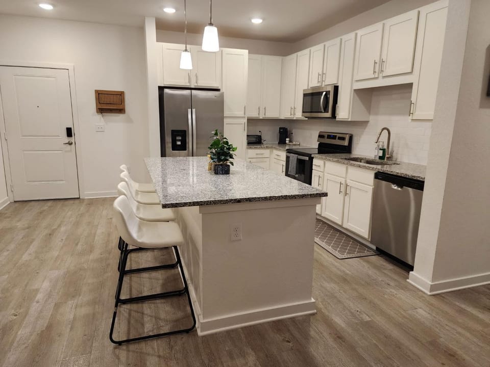 Luxury Resort Living, Pool, BBQ, Fitness Center, 1st Floor, Minutes 2 May Clinic Apartment in Jacksonville