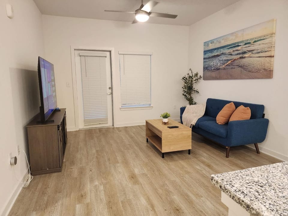 Luxury Resort Living, Pool, BBQ, Fitness Center, 1st Floor, Minutes 2 May Clinic Apartment in Jacksonville