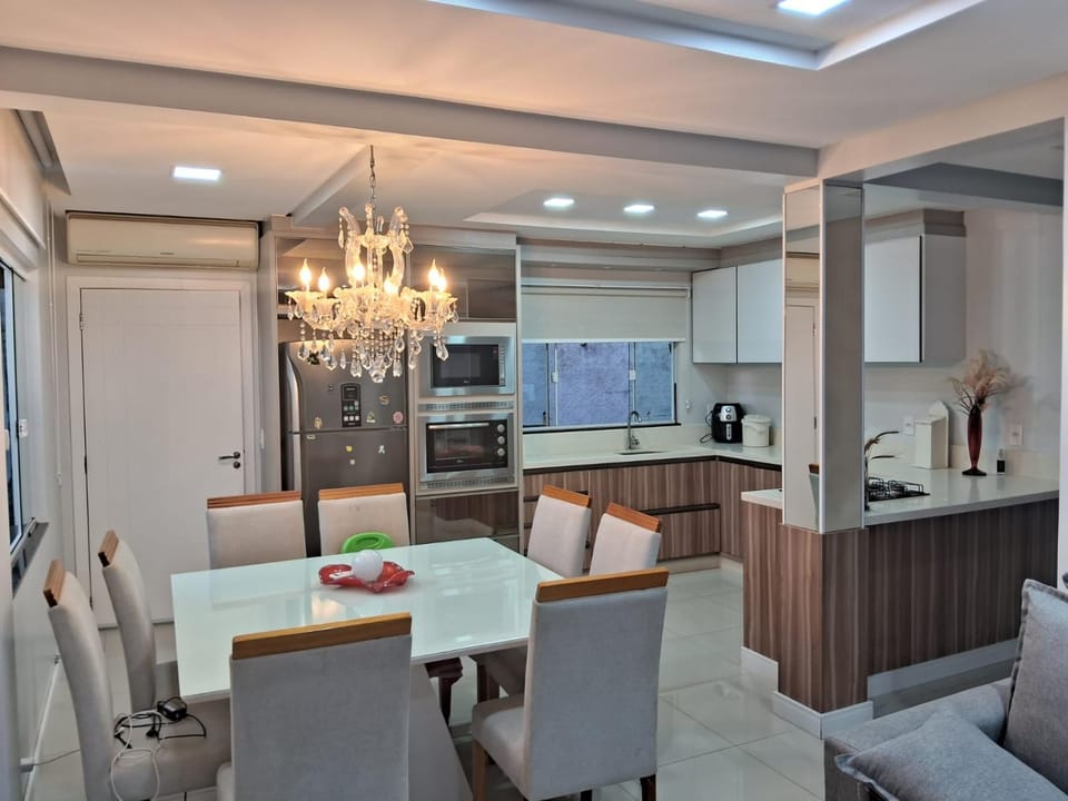 Casa com piscina, suite com hidro em Blumenau Villa in Blumenau