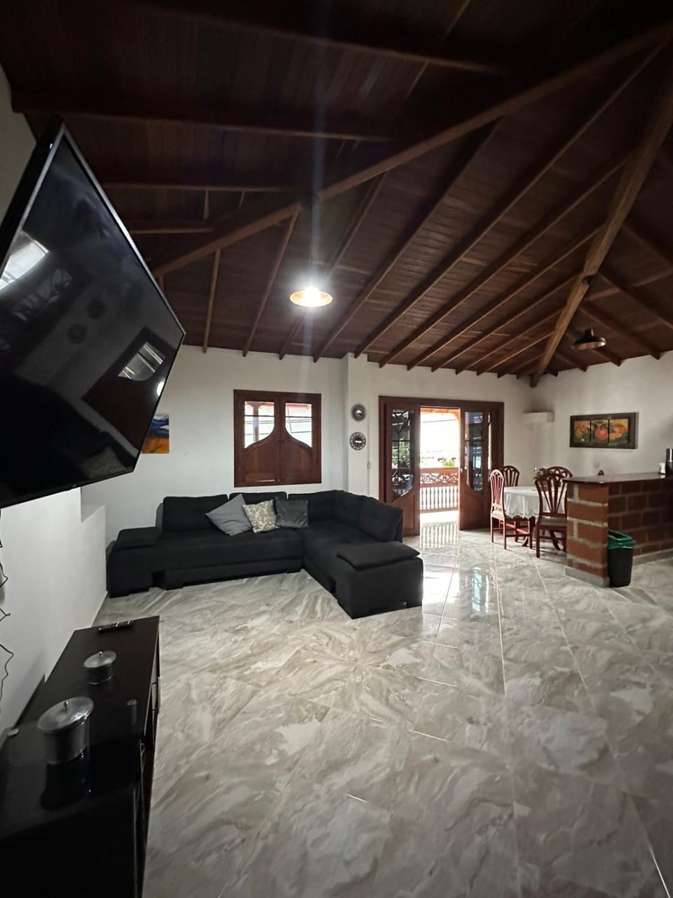 Apartamento amplio con balcón en Jardín, Antioquia Apartment in Jardín