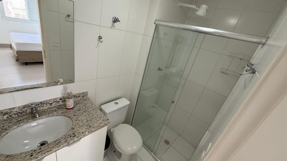 Shower, Toilet
