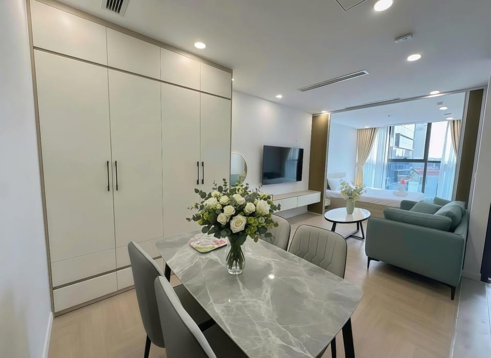TV and multimedia, Living room, Seating area, wardrobe