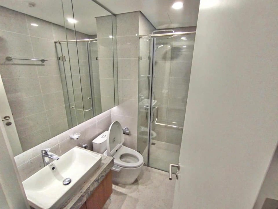 Shower, Toilet, Bathroom, towels
