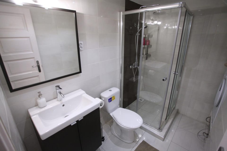 Shower, Toilet, Bathroom