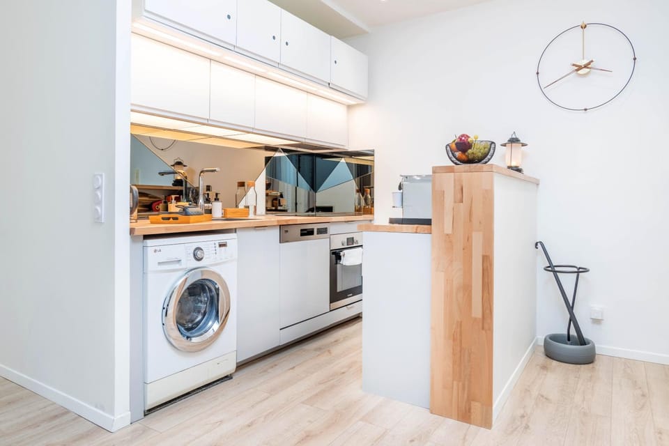 Kitchen or kitchenette, dishwasher, minibar, oven, stove, toaster, washing machine