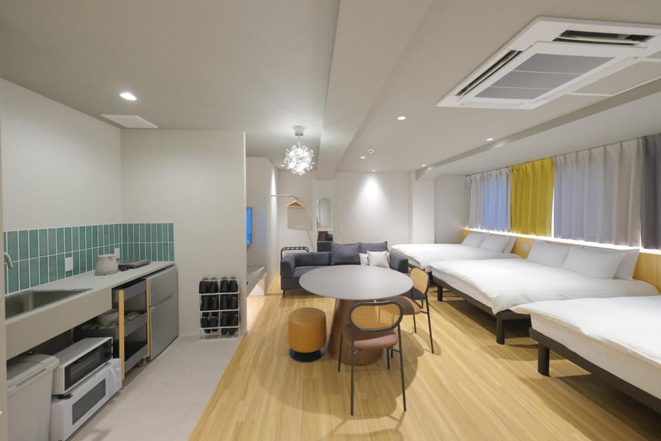 Kitchen or kitchenette, Seating area