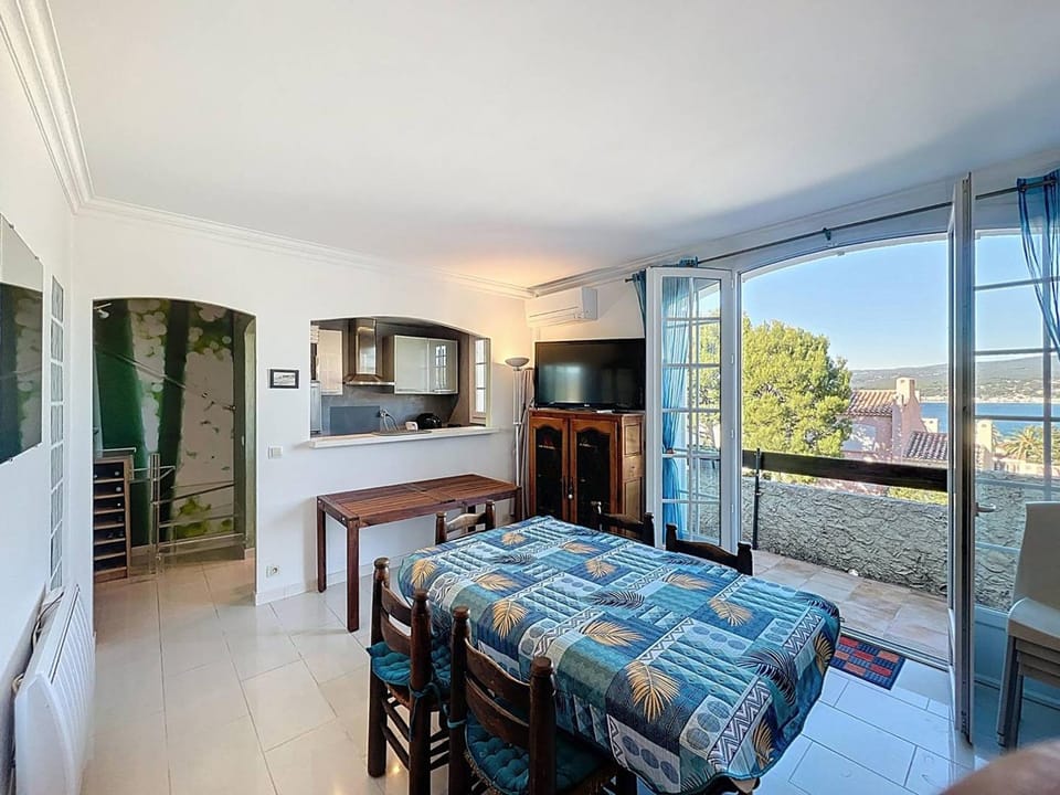 Charmant T2 Duplex avec Climatisation et Terrasse Proche de la Mer - FR-1-770-72 Apartment in La Cadière-d'Azur
