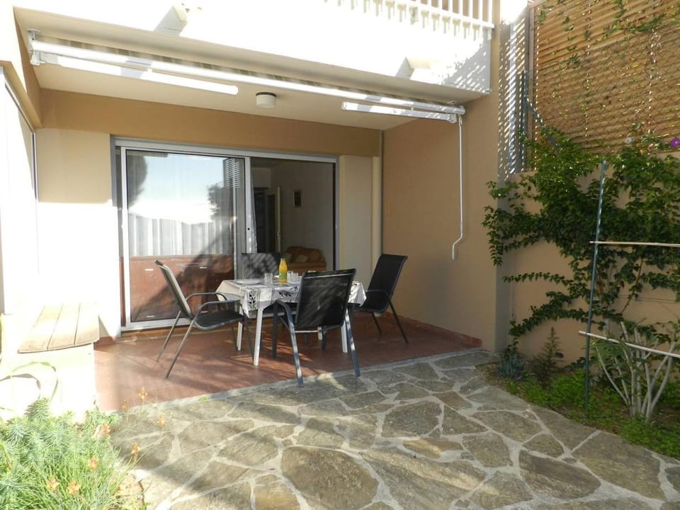 Appartement 2 pièces, terrasse et parking, Bormes-les-Mimosas - FR-1-251-892 Apartment in Le Lavandou