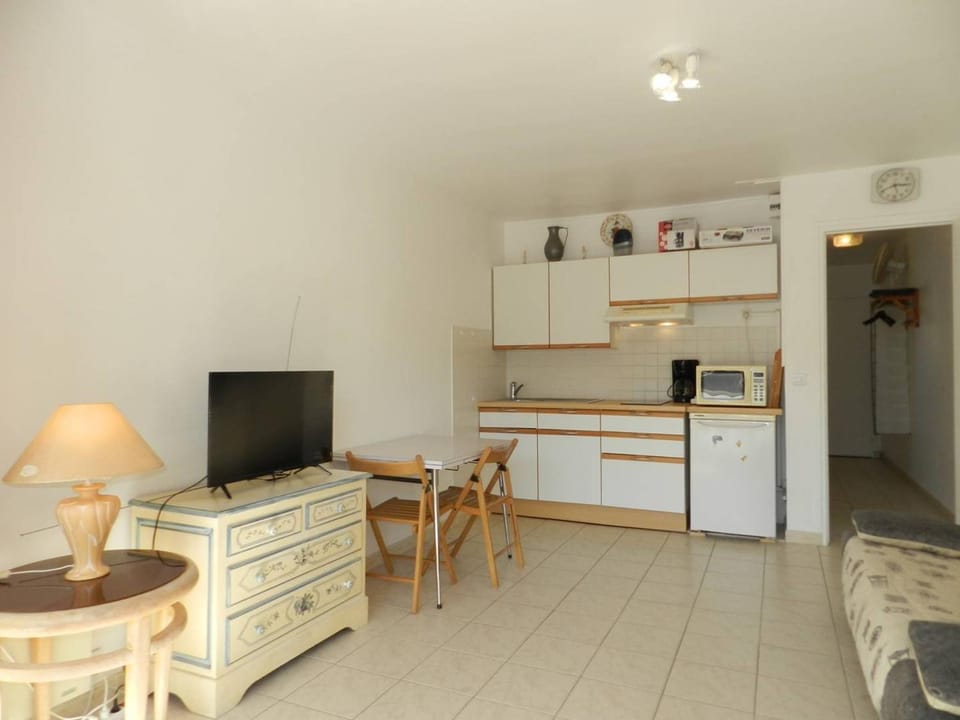 Appartement 2 pièces, Terrasse, Parking privatif, 150m Plage - FR-1-251-895 Apartment in Bormes-les-Mimosas