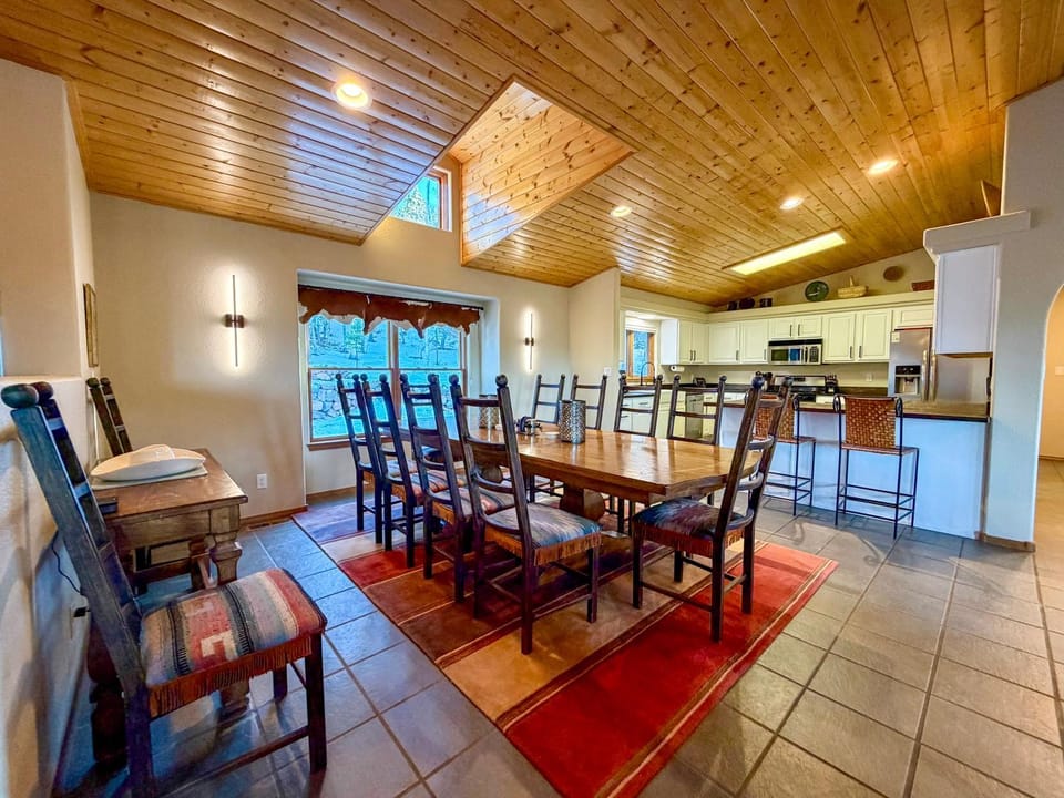 View (from property/room), Kitchen or kitchenette, Seating area, Dining area