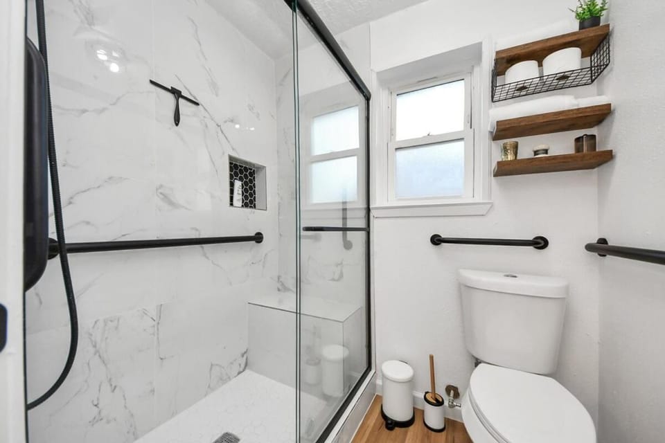 Stylish Katy Retreat 4BR Sleeps 10 Outdoor Escapre Villa in Houston
