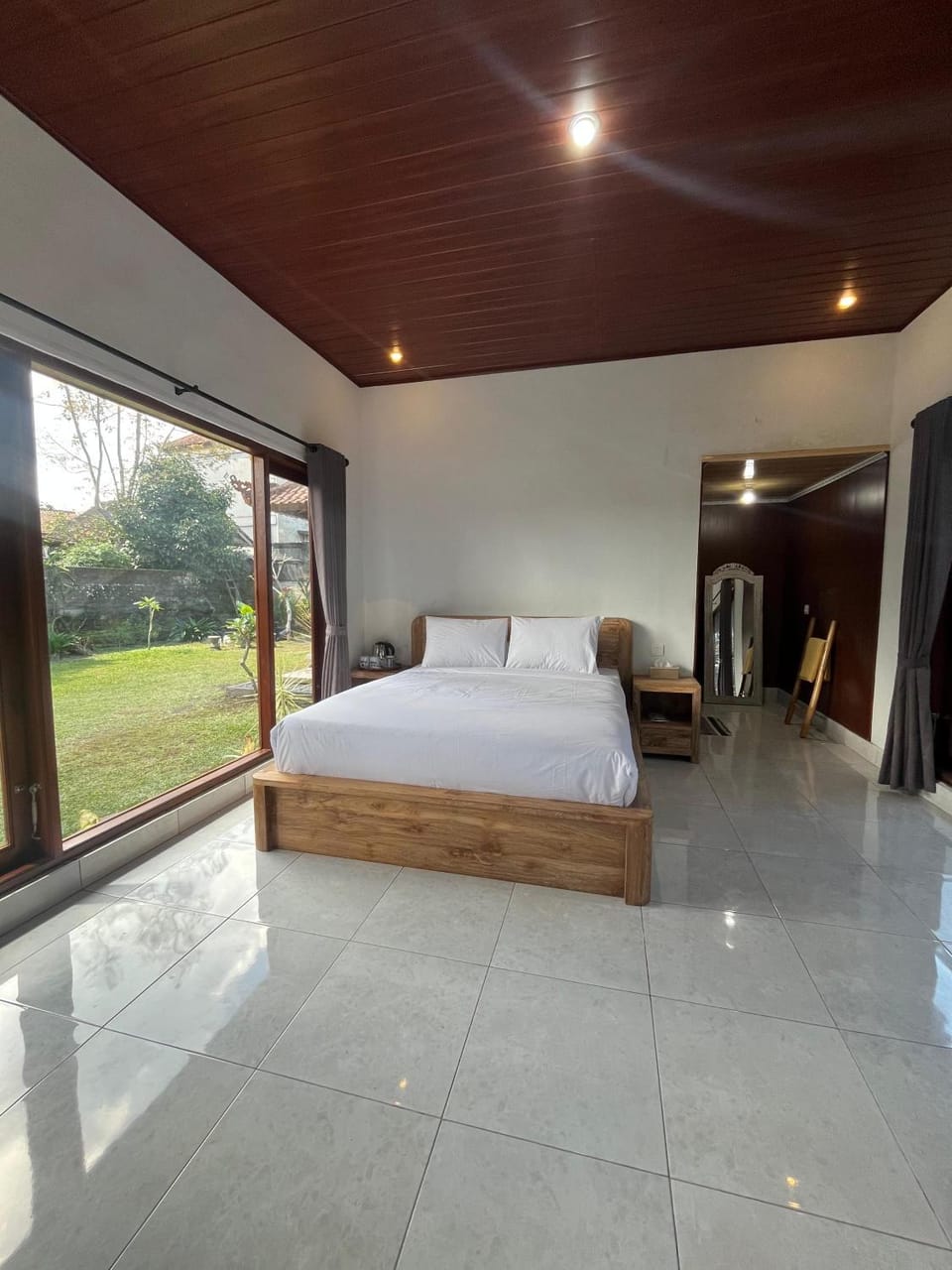 Bed, Photo of the whole room