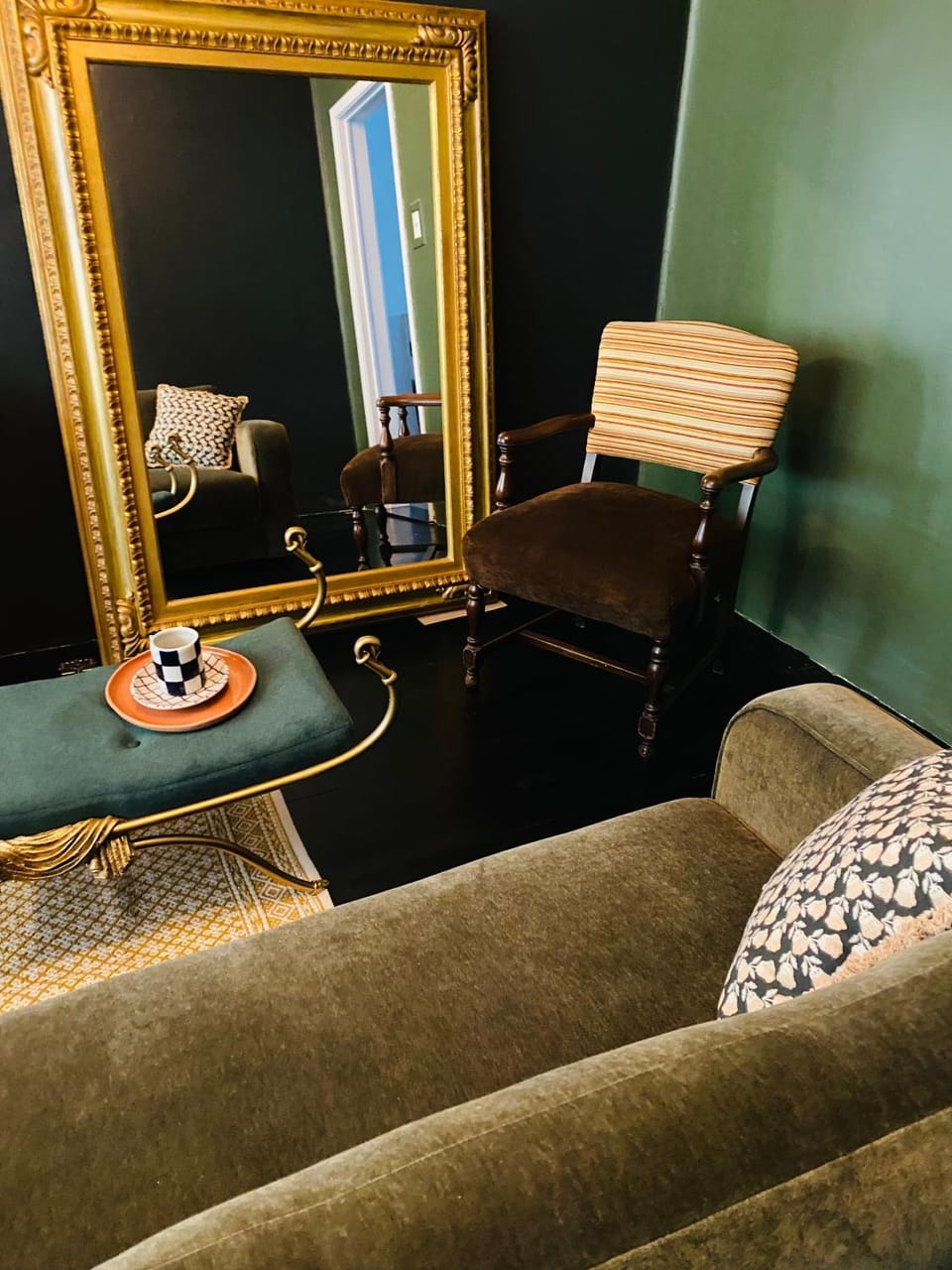 Living room, Seating area