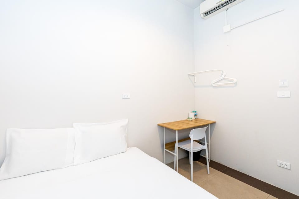 Bed, Photo of the whole room, Bedroom, air conditioner