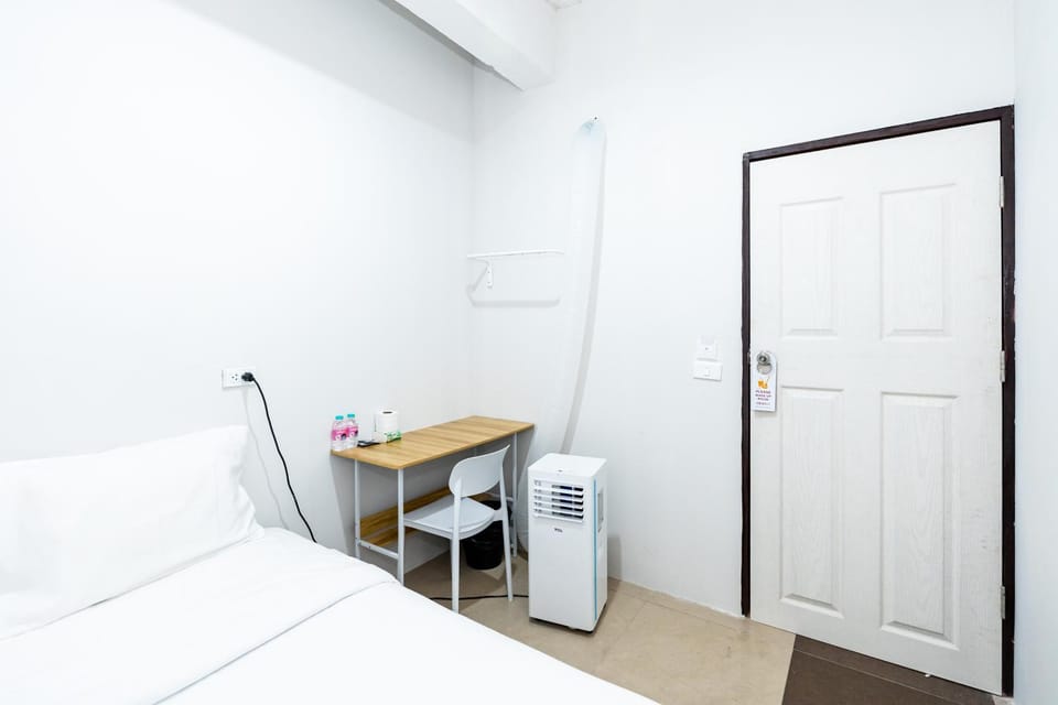 Bed, Photo of the whole room, Dining area, Bedroom