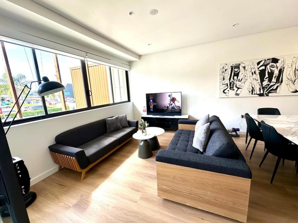 TV and multimedia, Living room, Evening entertainment