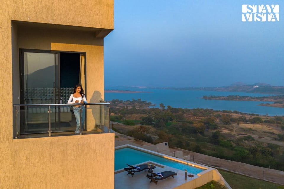 Property building, View (from property/room), Balcony/Terrace