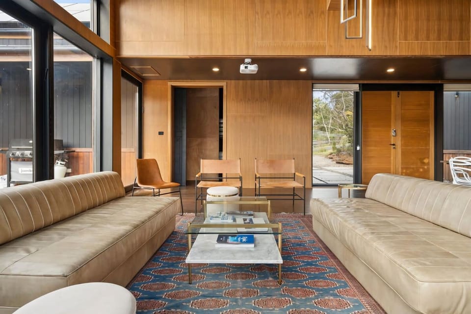 Sandbox House - An Architectural Mountain Retreat House in Wentworth Falls
