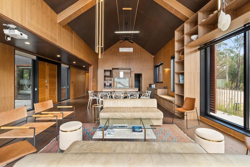 Sandbox House - An Architectural Mountain Retreat House in Wentworth Falls
