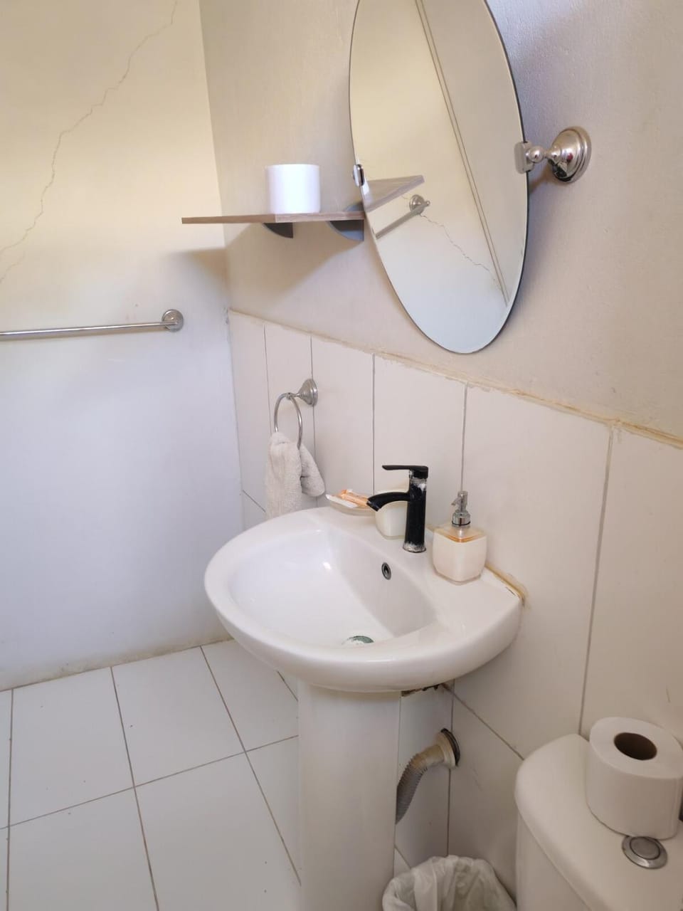 Toilet, Bathroom, towels