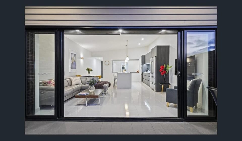 The Marina Penthouse Bellerive Quay Apartment in Bellerive