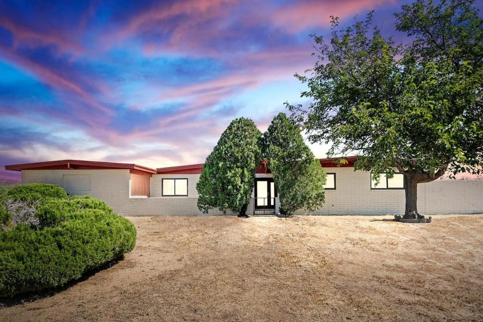 NEW Cozy Central l 4 BDRM 2BTH l 1 acre LOT House in Sierra Vista