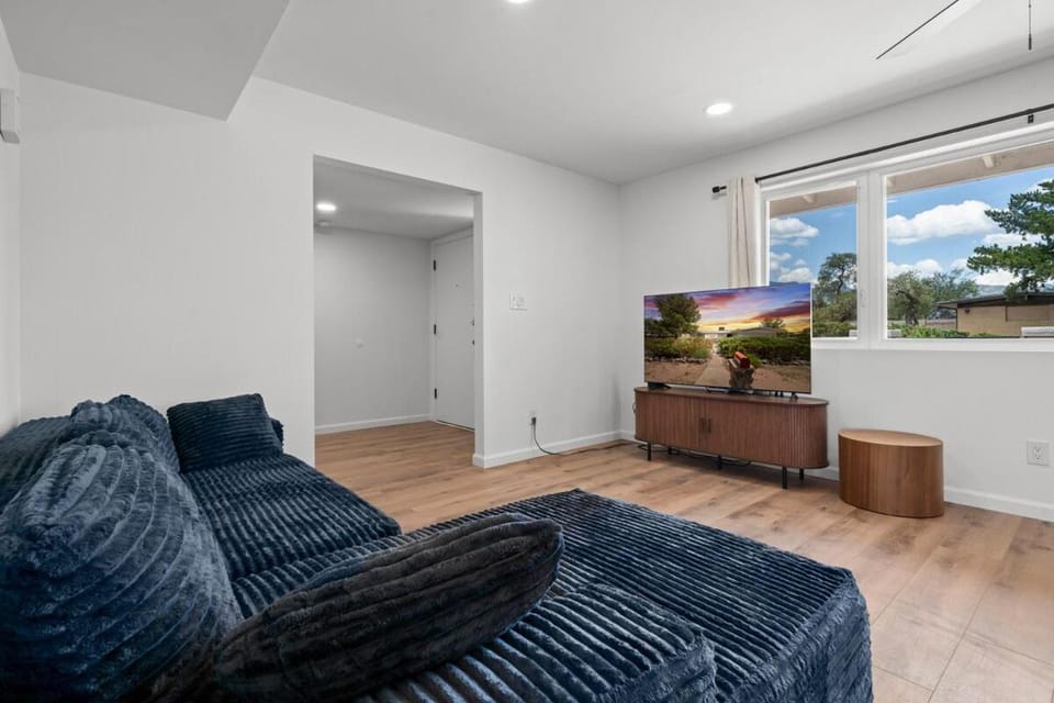 Modern 5BR Retreat l Cozy l Spacious Work-Friendly House in Sierra Vista