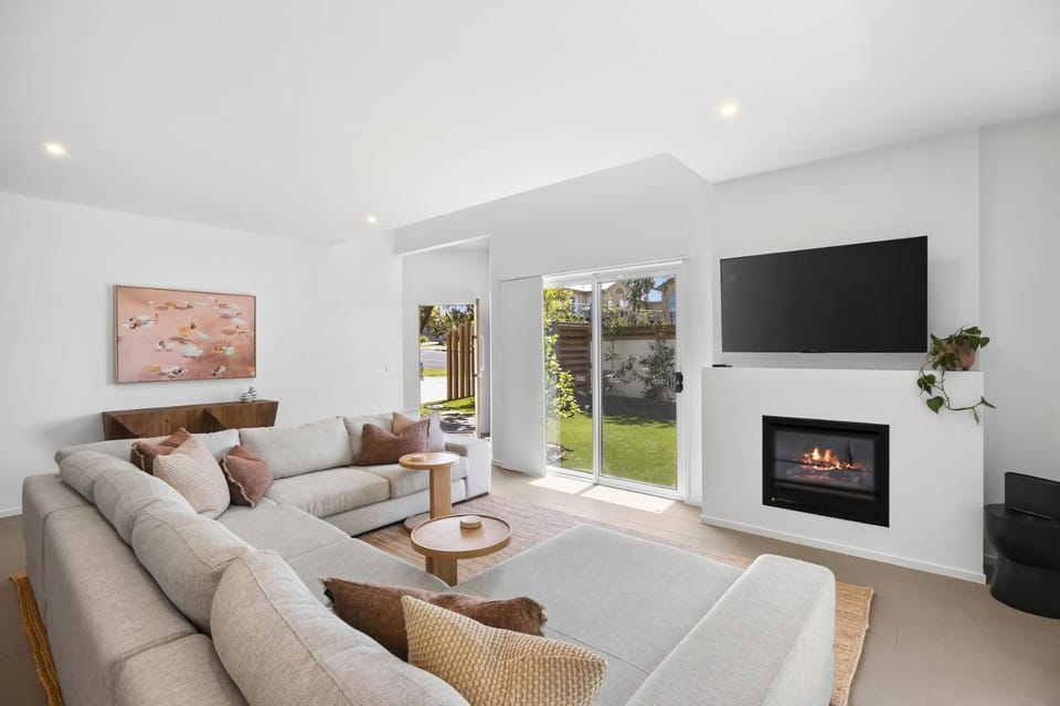 Coastal Luxury in the heart of Torquay 300m to beach House in Torquay
