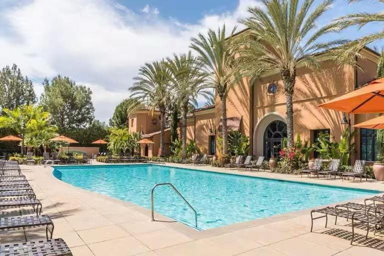 Lovely 1BR Apartment Near Woodbury Town Center Apartment in Tustin