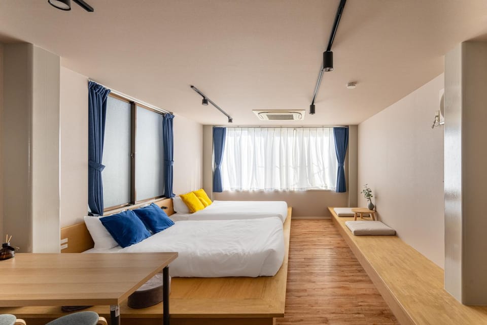 Bed, Photo of the whole room, Seating area, Bedroom