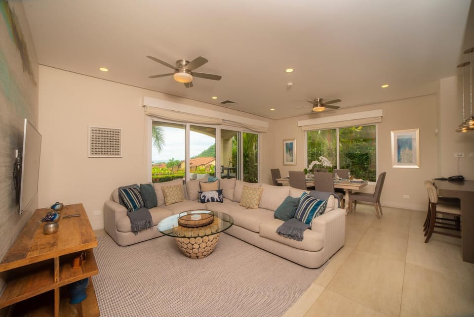 Miramar 4E - 3 bdr 3 bath Ocean View House in Herradura