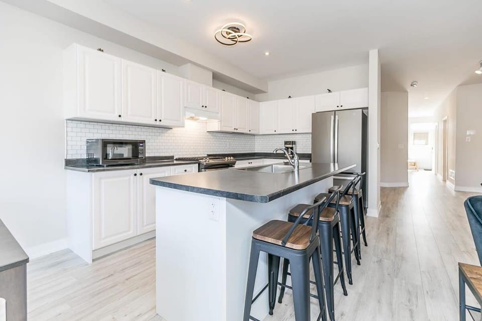 Family Townhouse Walk-Shuttle to Blue Fire Pit House in Grey Highlands