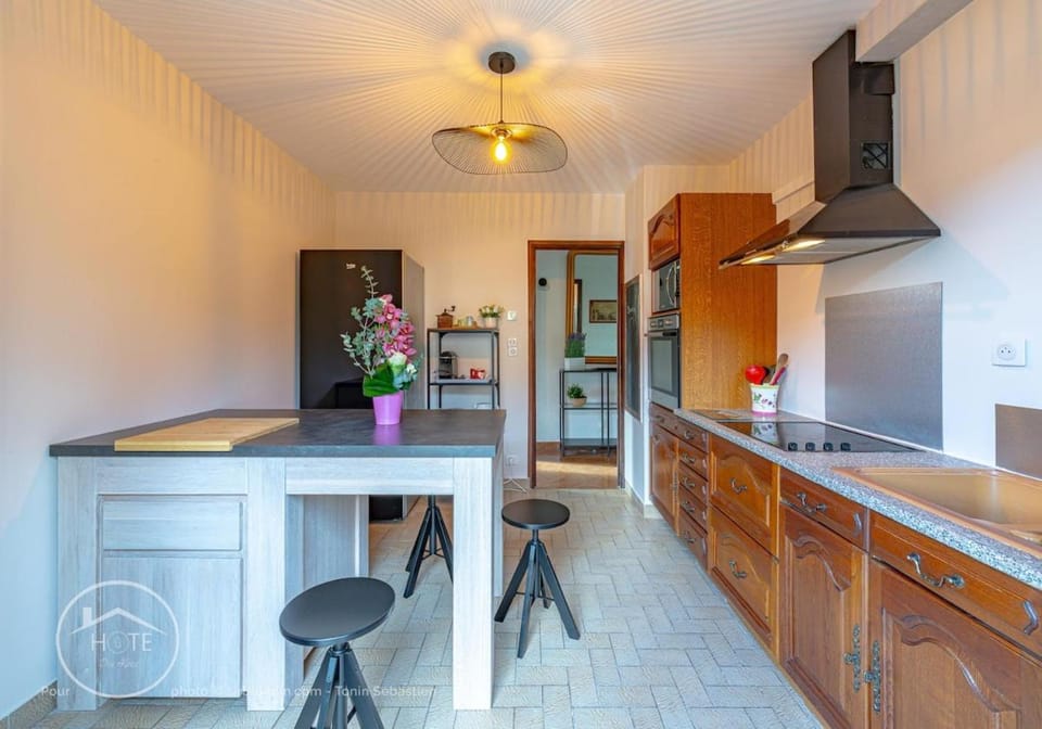 Dining area, dishwasher, oven, stove